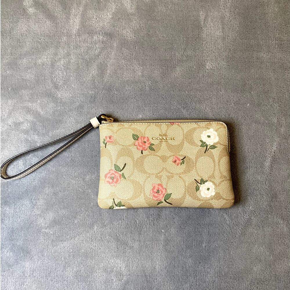 NWT Coach Corner Zip Wristlet leather Pink/White Rose Floral Chalk